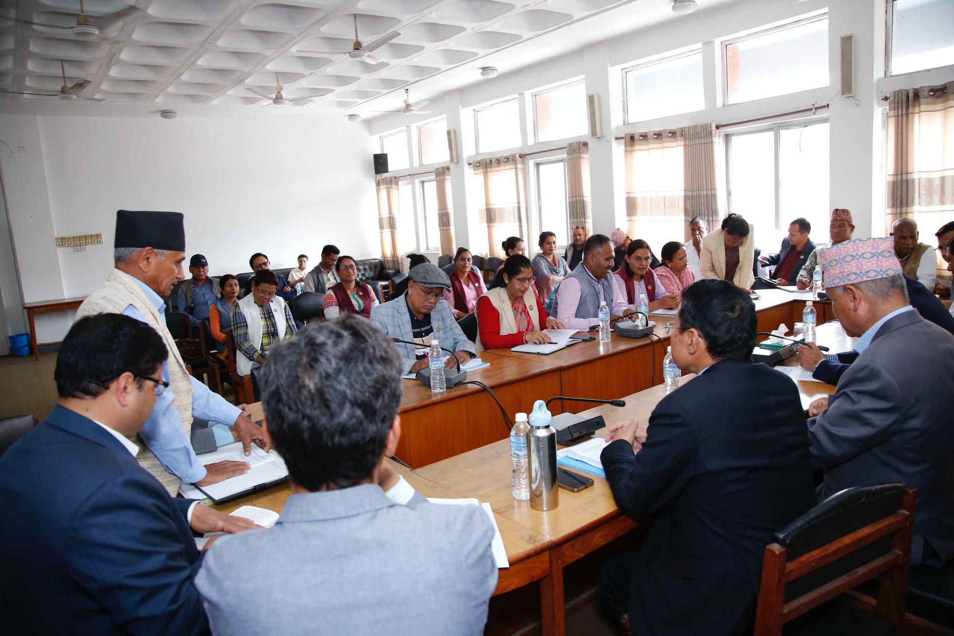 ओलीको फोन प्रचण्डले उठाएनन,  माओवादी संसद अवरोध राख्ने, एमाले जसरी पनि सदन चलाउँने
