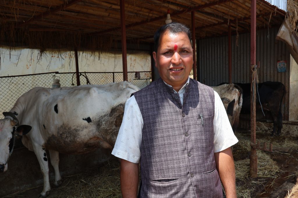 ट्याक्सी बेचेर गाउमै रमाइरहेका बलराम,४ कर्मचारी रा...