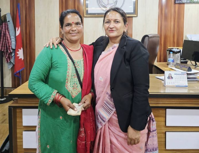 काफल बेच्ने महिलामाथि नगर प्रहरीले गरेको दुर्व्यवह...
