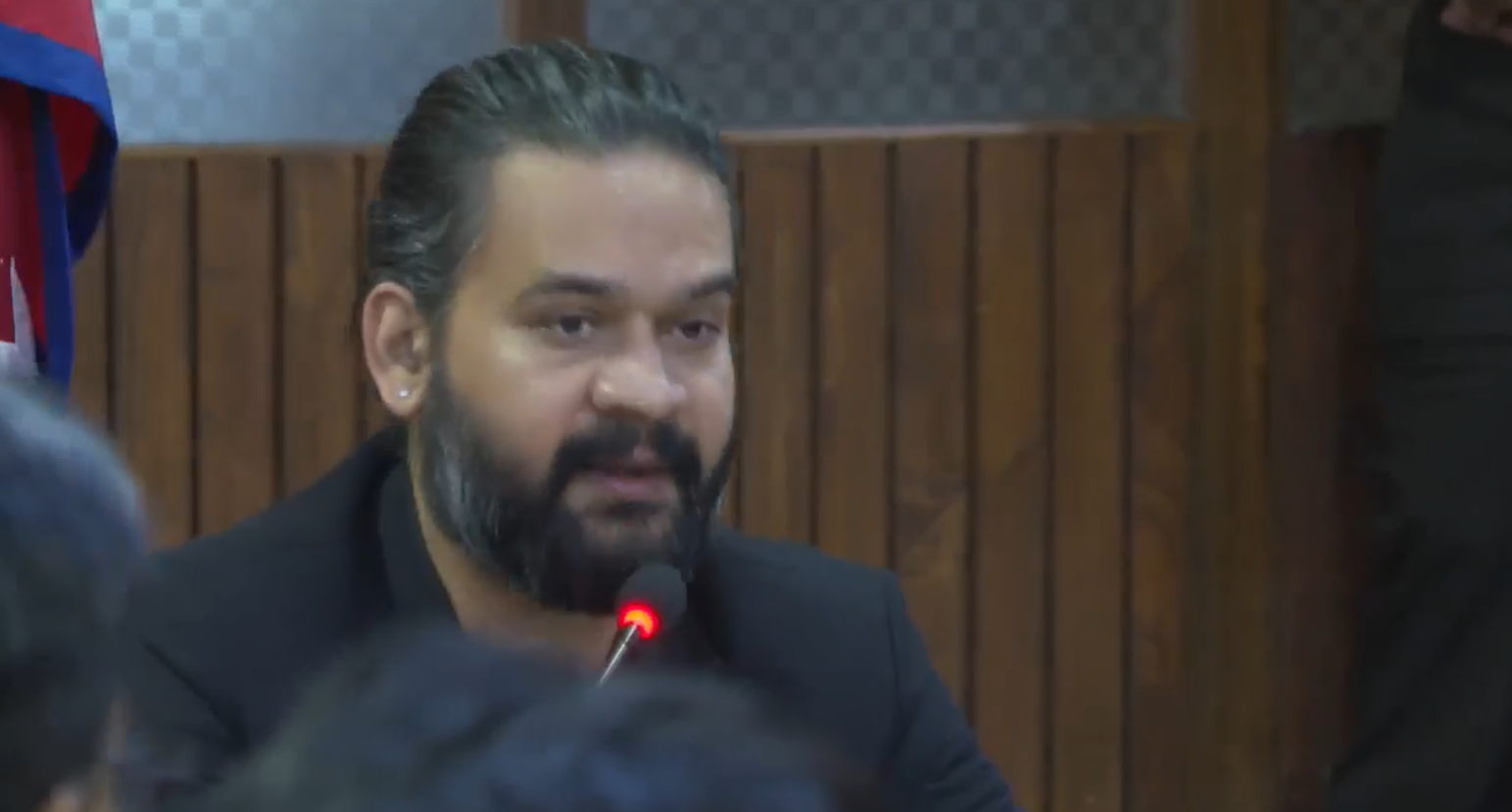 सिंहदरबार जल्नबाट नजोगाएको प्रचारबारे बालेनको खण्डन,'भिडले दमकललाई आगो निभाउन दिएन'