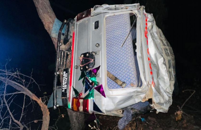 सल्यानमा जन्ती बोकेको जिप दुर्घटना हुँदा ४ जनाको म...