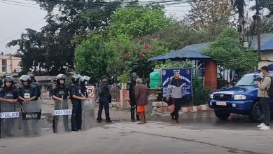 सुकुमवासी बस्तीमा पुगे प्रहरी,केही बेरमा डोजर चलाइँदै