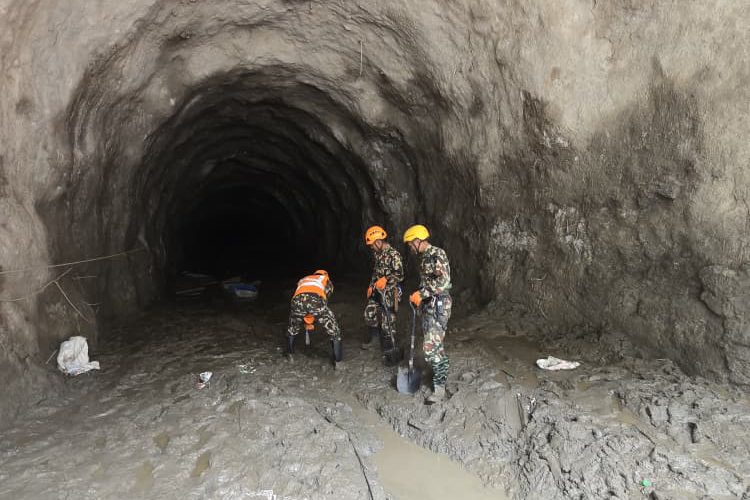 लेदो पन्छाउँदै सुवागढी हाइड्रोको छैटौँ तलामा पुग्यो सेना प्रहरी,आज पनि खोजी गरिने
