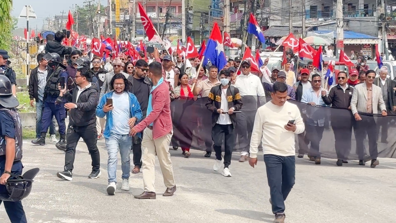 ओली–लेखक पक्राउपछि कोशीको राजनीति : एमाले सडकमा, कांग्रेसभित्र दुई धार