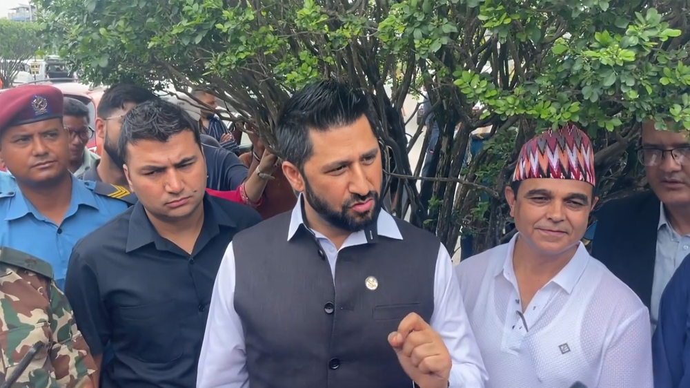 रवि लामिछानेको ओलीलाई कटाक्ष- 'न्युयोर्कबाट आँखा नसन्काउनुस्'