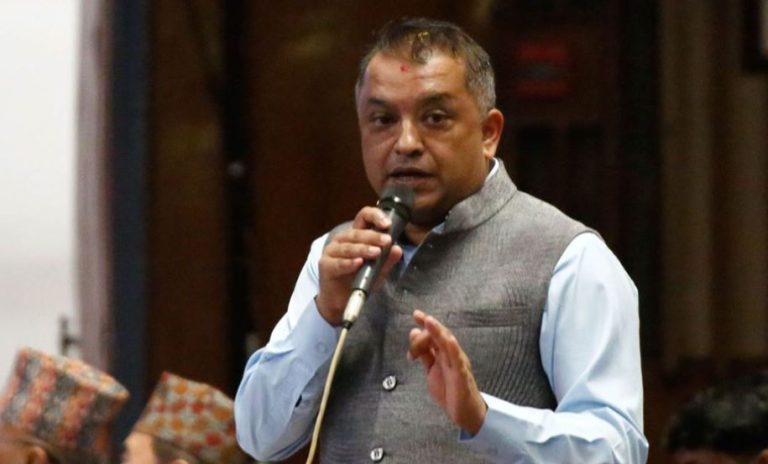 'इफ, बट' केही नभनी ओली देउवा र प्रचण्डलाई बिदाई गर...
