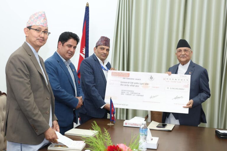 बाढी पहिरो प्रभावितलाई आयल निगमको तीन करोड रुपैयाँ सहयोग