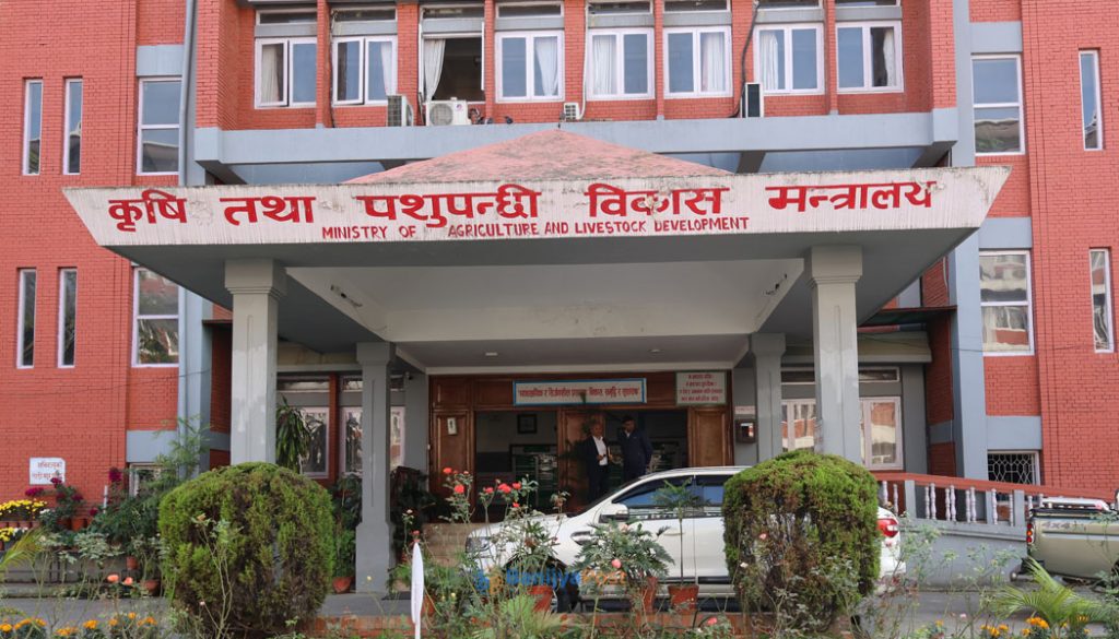 साउनभित्र २ लाख १० हजार मेट्रिक टन रासायनिक मल आया...