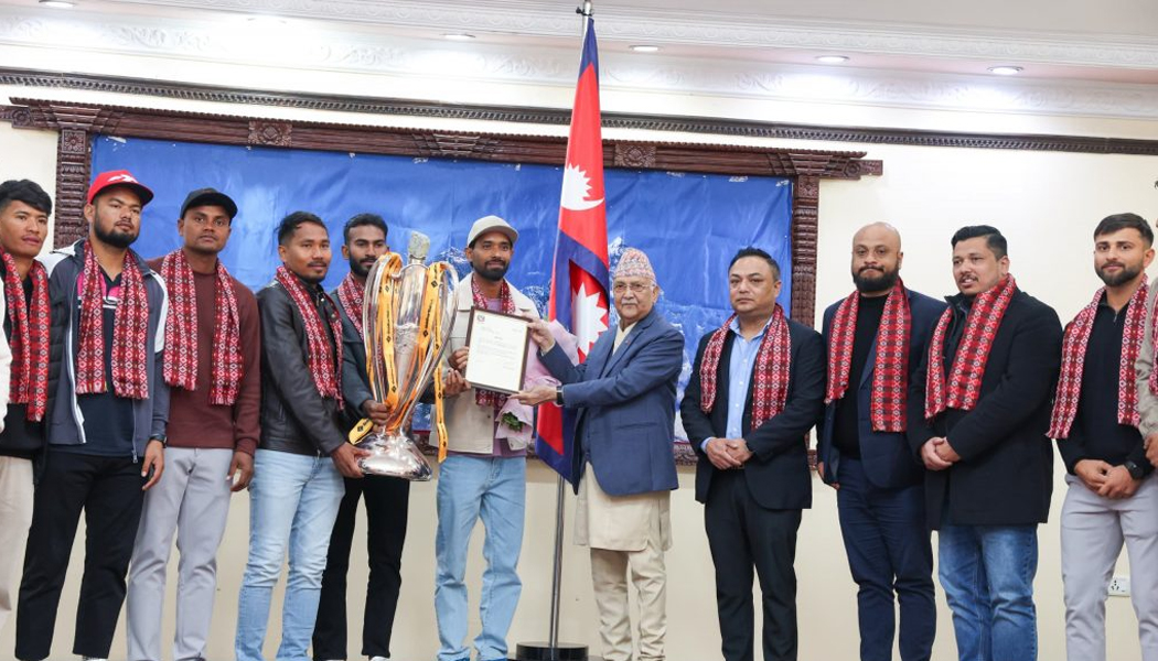 प्रधानमन्त्री ओलीद्वारा एनपिएल विजेता जनकपुर बोल्ट्सलाई सम्मान