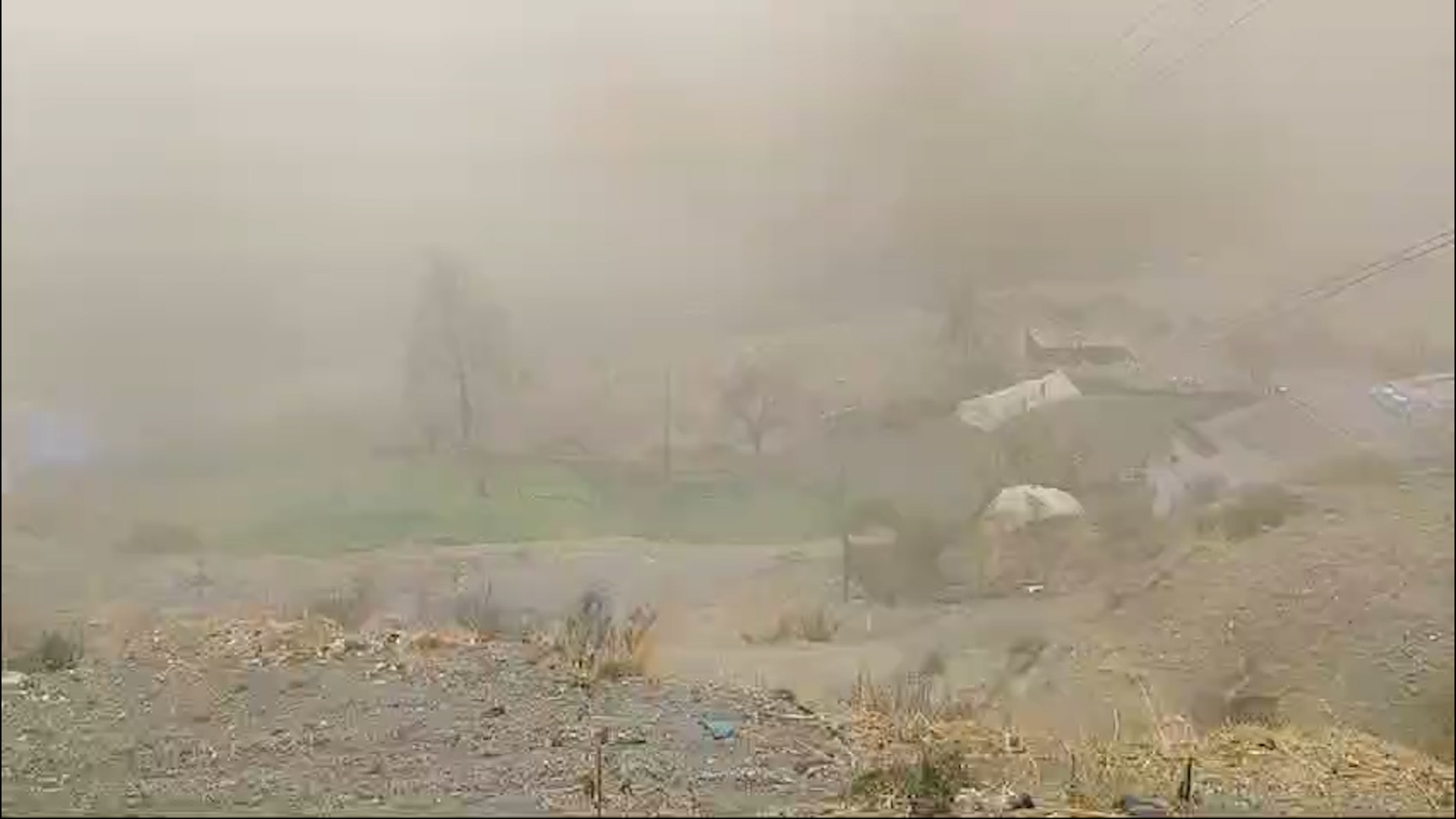 हिमपातका कारण ठाउँ ठाउँमा सडक अवरुद्ध, हवाई सेवा पनि प्रभावित