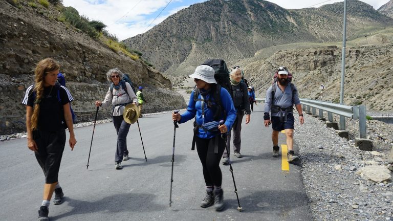 मे महिनामा मात्रै भित्रिए एक लाखभन्दा बढी विदेशी पर्यटक