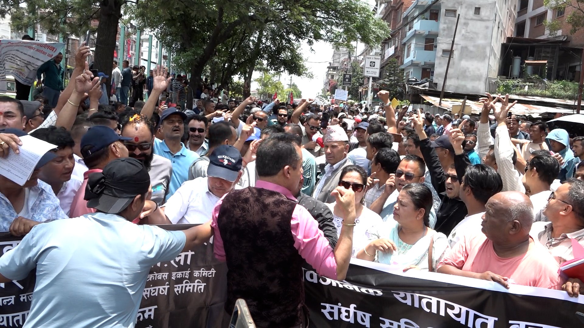 ७ बुँदे माग राख्दै सार्वजनिक यातायात बचाऊ संघर्ष समितिको प्रदर्शन
